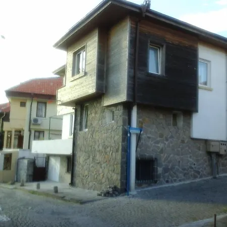 ホームステイ Windmill House ソゾポル
